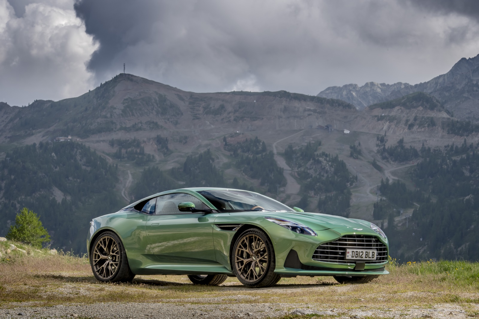 KLS-10-B kentekencheck – Aston Martin Db12 S uit 2026 | WielWeet 3 Aston Martin Db12 S KLS-10-B