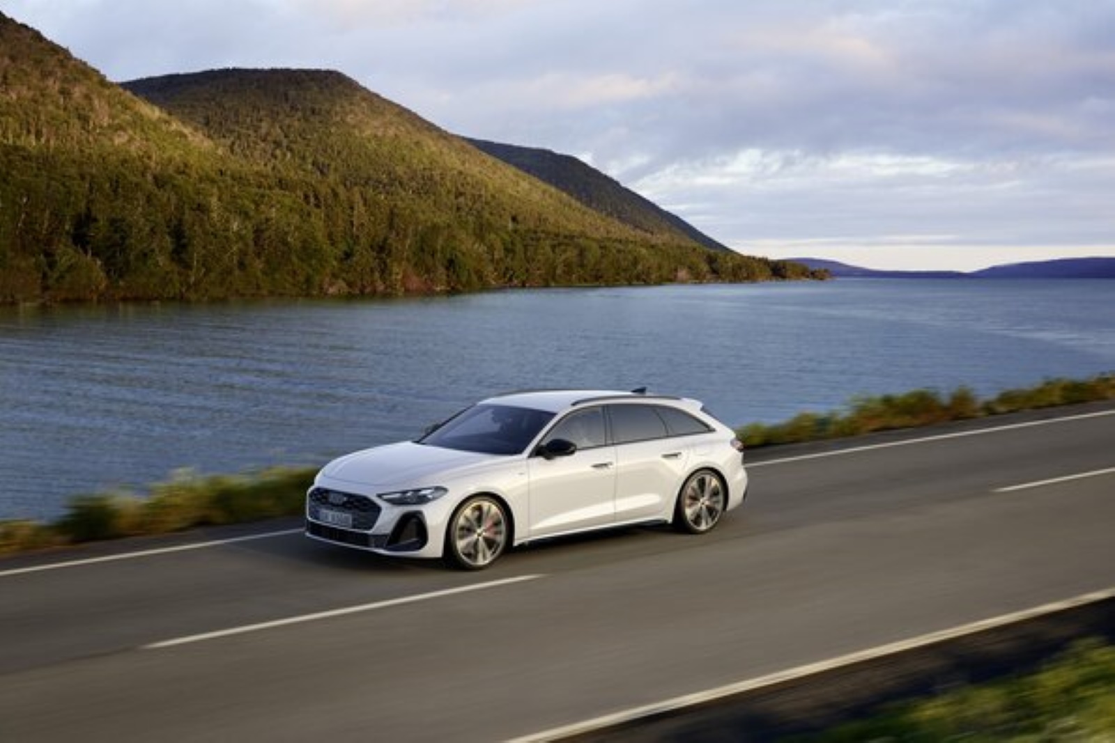 KLX-26-H kentekencheck – Audi A5 Avant 270kw Tfsi E uit 2026 | Wiel. 3 Audi A5 Avant 270kw Tfsi E KLX-26-H
