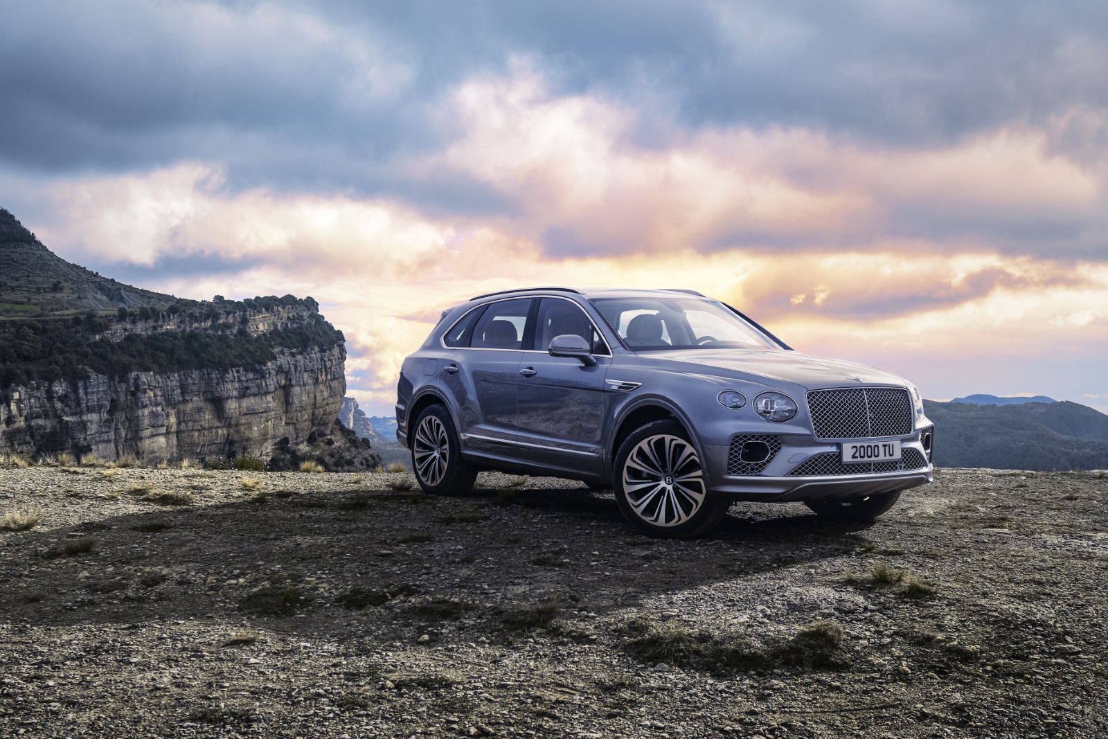 KLR-13-J kentekencheck – Bentley Bentayga Hybrid uit 2026 | WielWeet 3 Bentley Bentayga Hybrid KLR-13-J