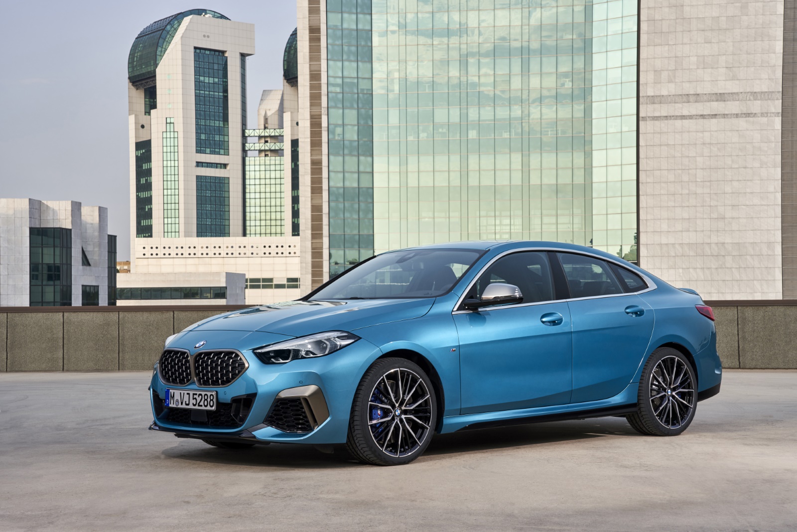 GNP-82-L kentekencheck – BMW 218i uit 2024 | WielWeet 3 BMW 218i GNP-82-L