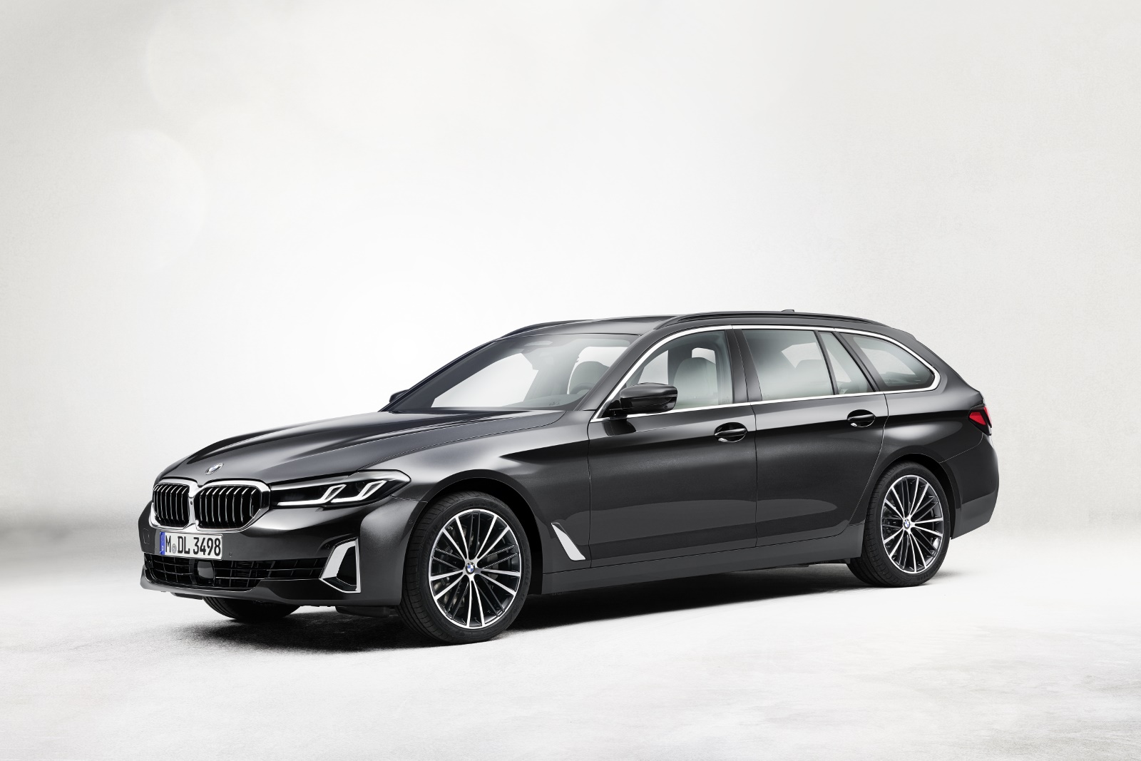 KTF-92-G kentekencheck – BMW 530e uit 2024 | WielWeet 3 BMW 530e KTF-92-G