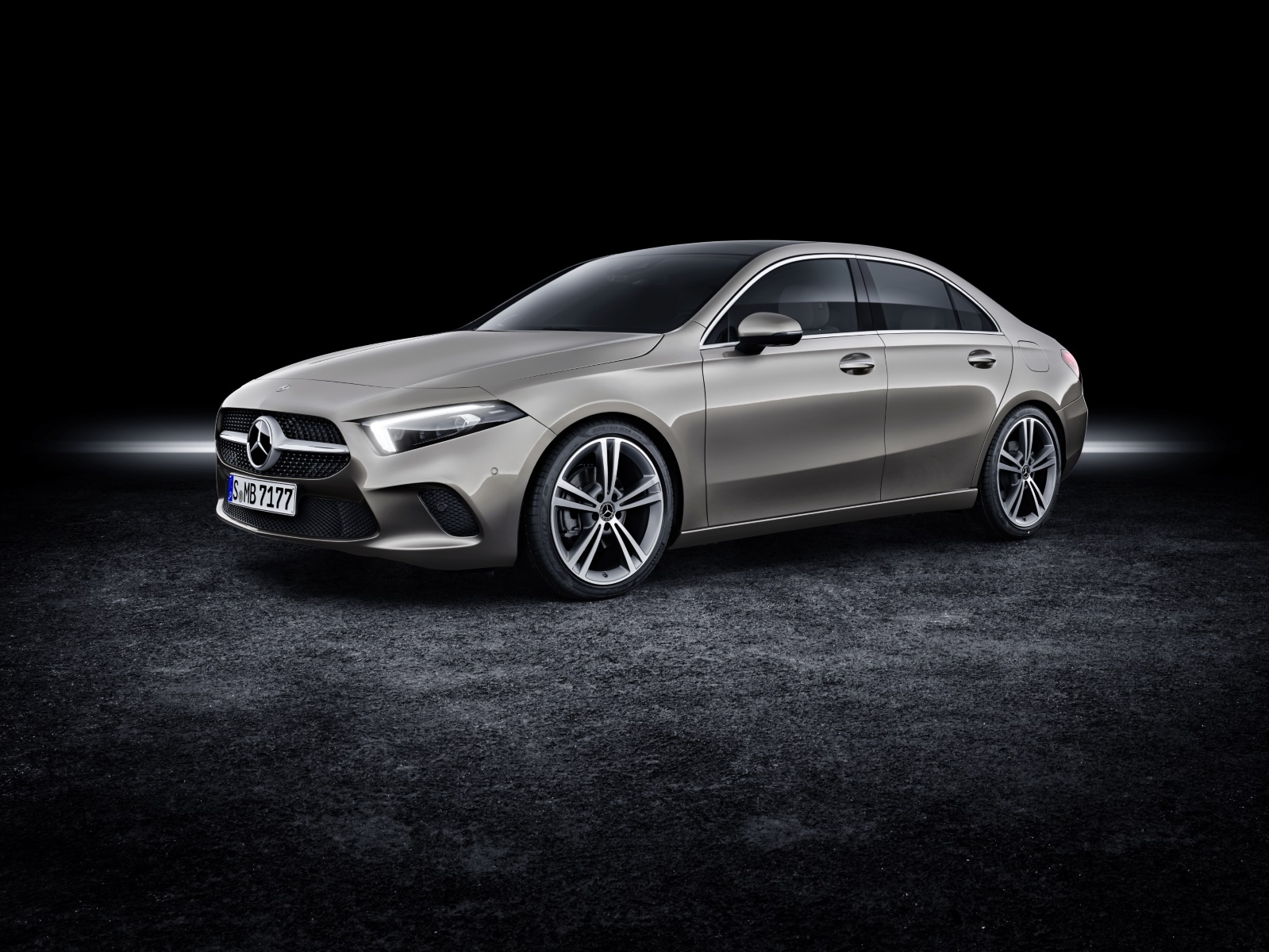 J-025-FR kentekencheck – Mercedes-benz A 220 uit 2020 | WielWeet 3 Mercedes-benz A 220 J-025-FR