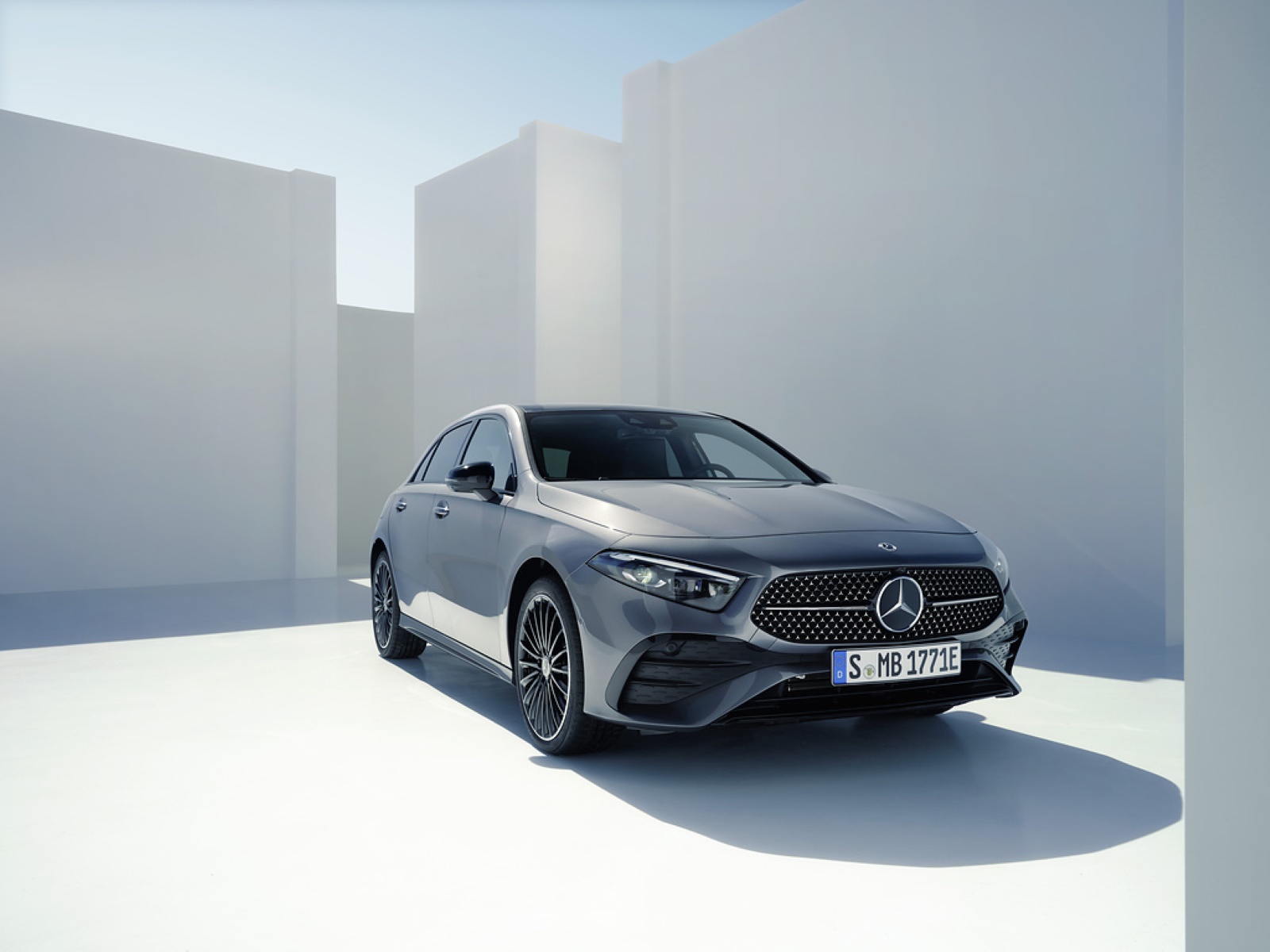 JSG-81-T kentekencheck – Mercedes-benz A 250 E uit 2023 | WielWeet 3 Mercedes-benz A 250 E JSG-81-T