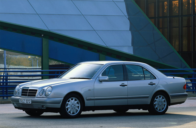 TF-DF-93 kentekencheck – Mercedes-benz E 280 uit 1998 | WielWeet 3 Mercedes-benz E 280 TF-DF-93