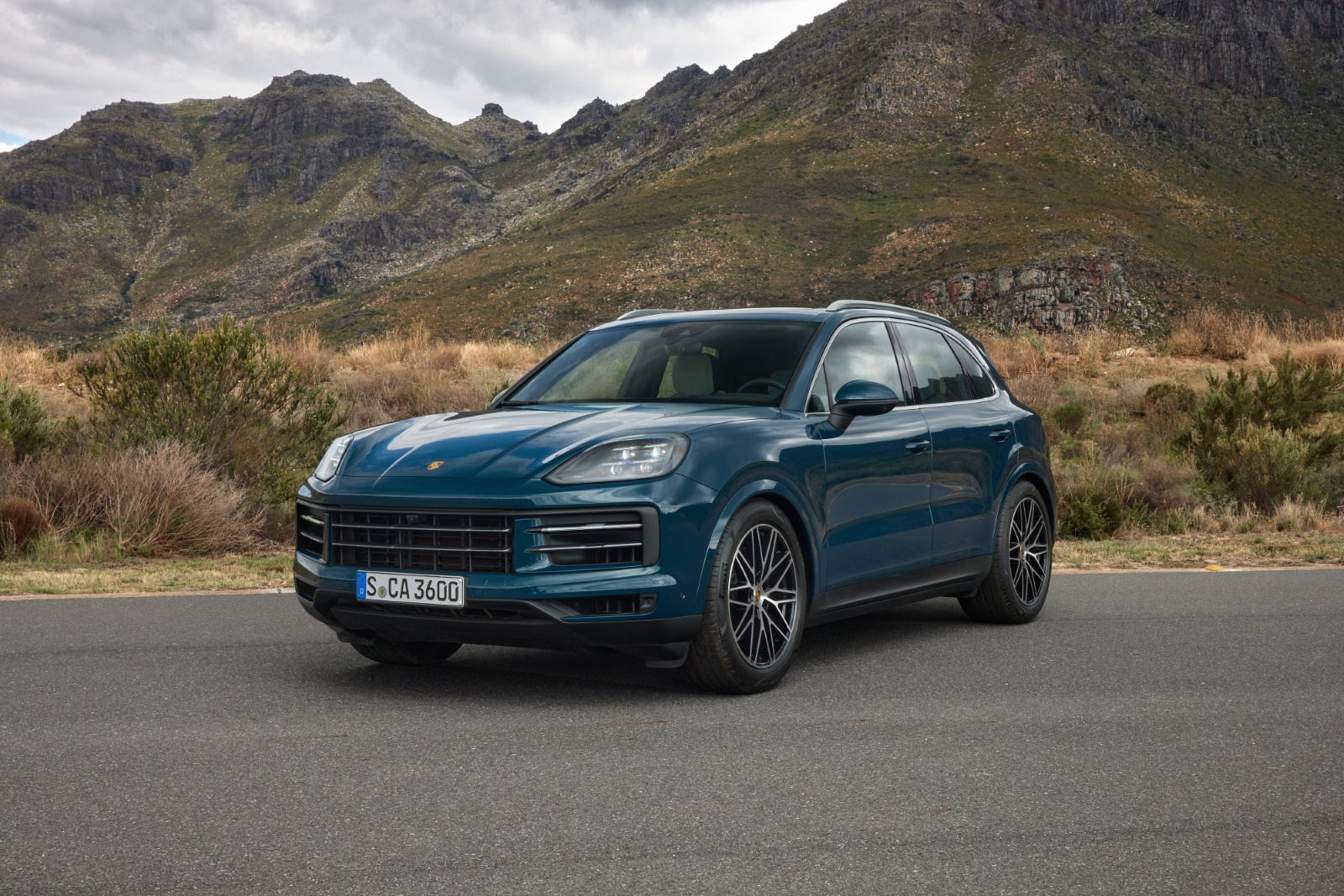 KVG-68-D kentekencheck – Porsche Cayenne E-hybrid uit 2026 | WielWe. 3 Porsche Cayenne E-hybrid KVG-68-D