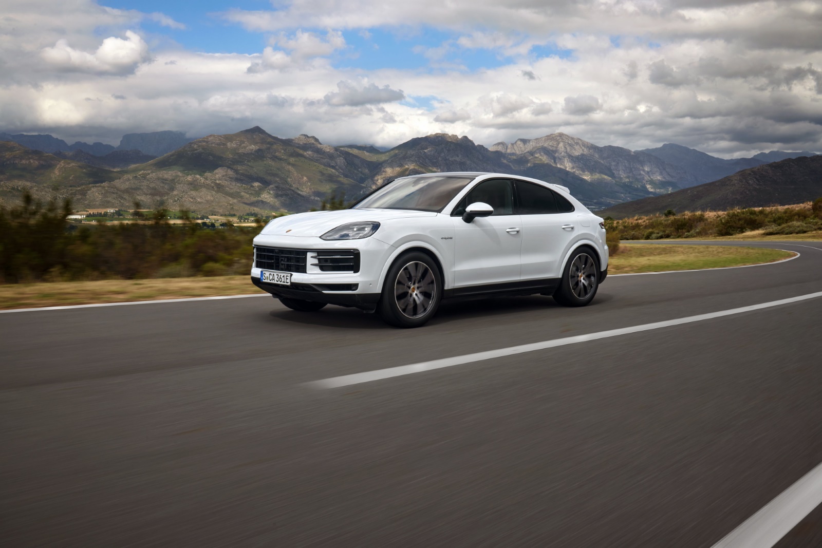 JVZ-64-T kentekencheck – Porsche Cayenne Turbo E-hybrid uit 2026 |. 3 Porsche Cayenne Turbo E-hybrid JVZ-64-T