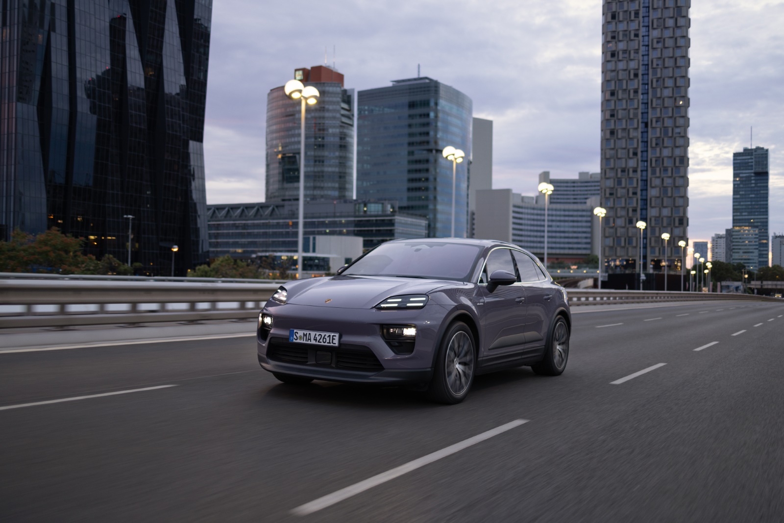 KSN-88-K kentekencheck – Porsche Macan 4s uit 2026 | WielWeet 3 Porsche Macan 4s KSN-88-K