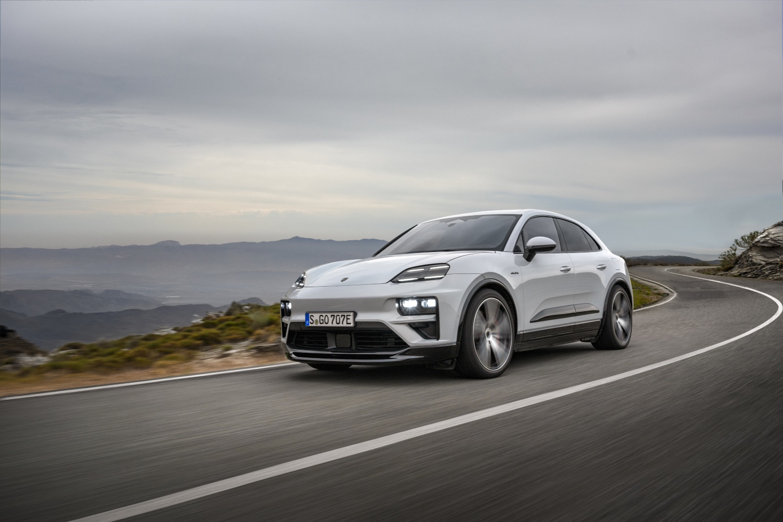 KVX-28-J kentekencheck – Porsche Macan Gts | WielWeet 3 Porsche Macan Gts KVX-28-J