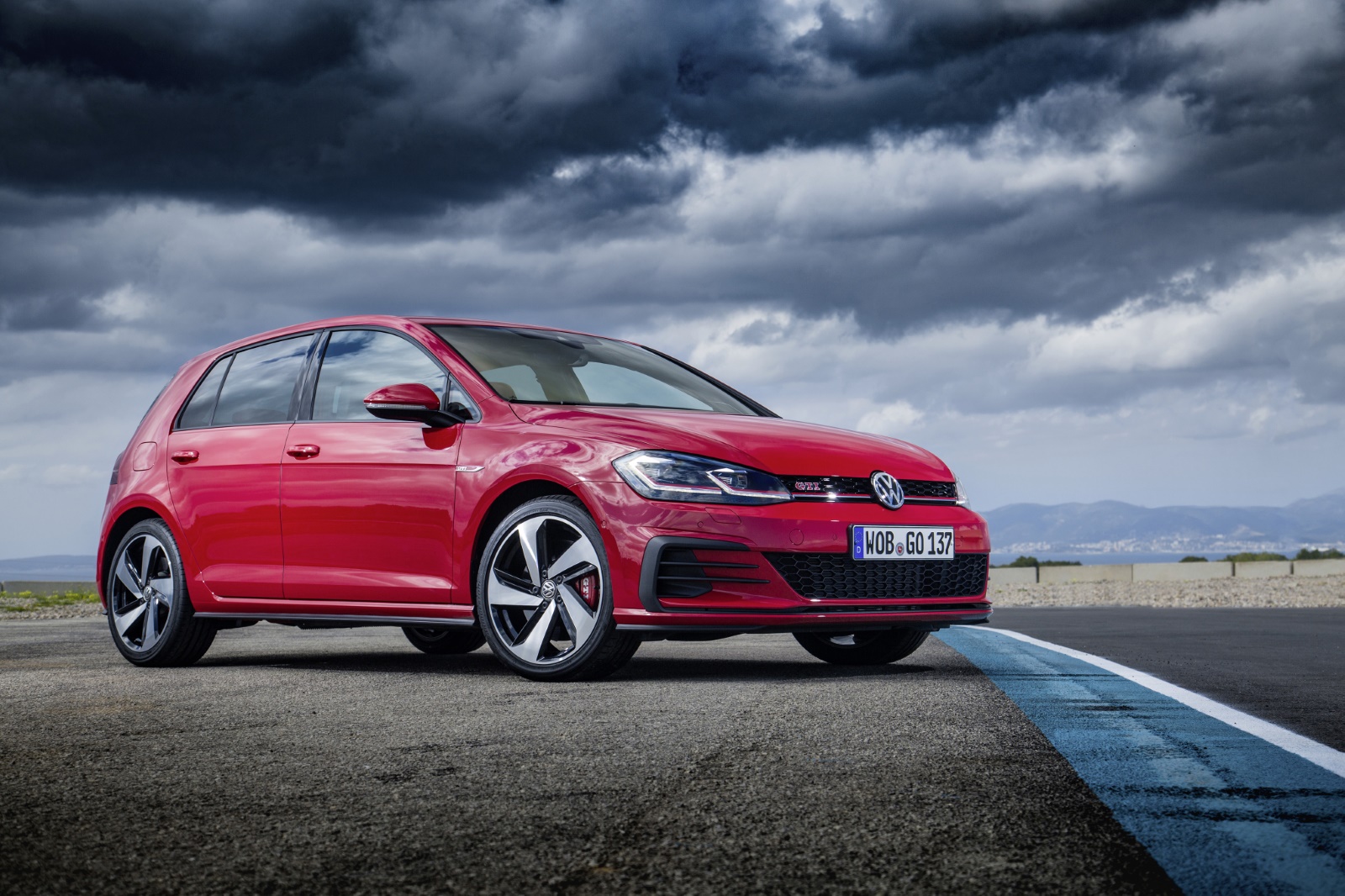 ZV-701-B kentekencheck – Volkswagen Golf uit 2019 | WielWeet 3 Volkswagen Golf ZV-701-B