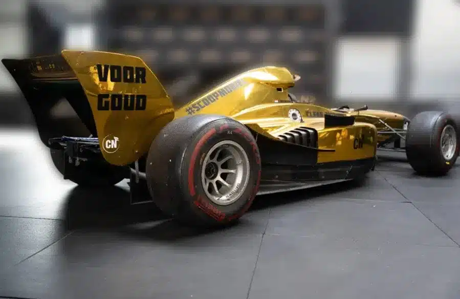 De bizarre auto's van Joel Beukers: dit staat er achter de kentekens 10 A1 GP-raceauto uit de veilingcontext
