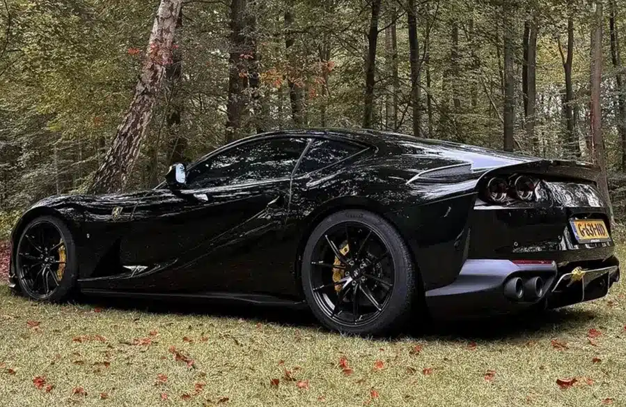 De bizarre auto's van Joel Beukers: dit staat er achter de kentekens 3 Ferrari 812 Superfast G631HD