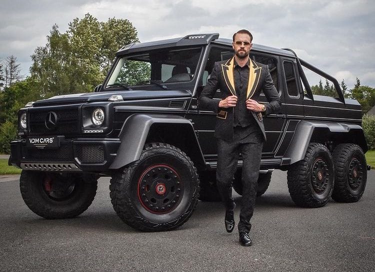 De bizarre auto's van Joel Beukers: dit staat er achter de kentekens 4 Mercedes-Benz G 63 AMG 6x6